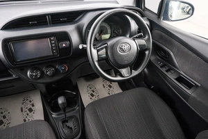 Хетчбэк Toyota Vitz 2019 года, 969000 рублей, Красноярск