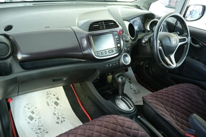 Хетчбэк Honda Fit 2009 года, 749000 рублей, Омск