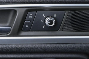 Внедорожник Volkswagen Touareg 2011 года, 1689000 рублей, Челябинск