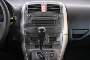Хетчбэк Toyota Auris 2007 года, 719000 рублей, Омск