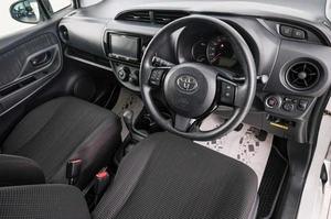 Хетчбэк Toyota Vitz 2019 года, 959000 рублей, Красноярск