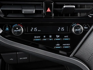 Седан Toyota Camry 2021 года, 3929000 рублей, Тюмень