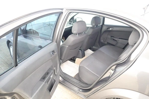 Седан Opel Astra 2011 года, 630000 рублей, Обнинск