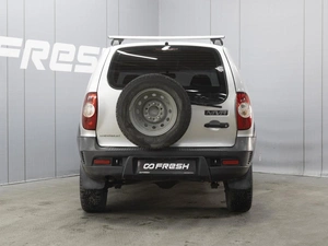 Внедорожник Chevrolet Niva 2012 года, 420000 рублей, Омск