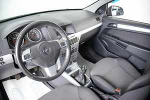 Седан Opel Astra 2014 года, 899000 рублей, Пермь