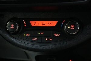 Хетчбэк Toyota Vitz 2017 года, 978000 рублей, Солонцы