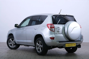 Внедорожник Toyota RAV4 2012 года, 1519000 рублей, Омск