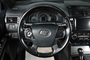 Седан Toyota Camry 2014 года, 1879000 рублей, Тюмень