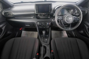 Хетчбэк Toyota Yaris 2021 года, 1439000 рублей, Кемерово