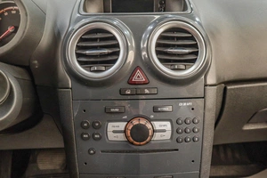 Хетчбэк Opel Corsa 2012 года, 699000 рублей, Челябинск