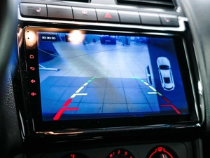 Седан Volkswagen Polo 2016 года, 1050000 рублей, Красноярск