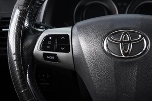 Седан Toyota Corolla 2011 года, 989000 рублей, Пермь