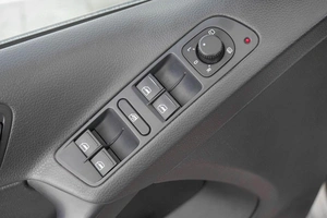 Внедорожник Volkswagen Tiguan 2011 года, 1189000 рублей, Кемерово