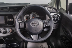 Хетчбэк Toyota Vitz 2018 года, 1279000 рублей, Томск