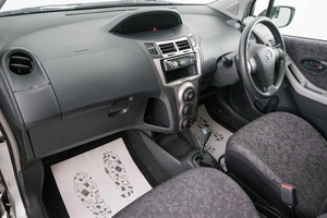 Хетчбэк Toyota Vitz 2010 года, 739000 рублей, Красноярск