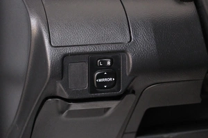 Седан Toyota Yaris 2007 года, 559000 рублей, Омск