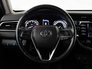 Седан Toyota Camry 2020 года, 2299050 рублей, Москва