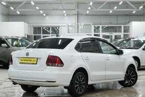 Седан Volkswagen Polo 2017 года, 949000 рублей, Омск