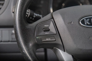 Седан Kia Rio 2012 года, 999000 рублей, Томск