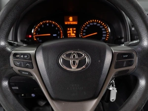 Седан Toyota Avensis 2009 года, 890000 рублей, Тюмень