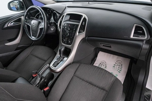 Хетчбэк Opel Astra 2011 года, 699000 рублей, Красноярск