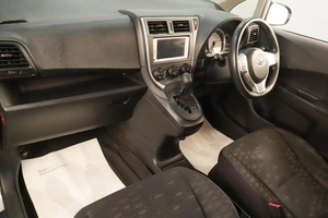 Хетчбэк Toyota Ractis 2013 года, 889000 рублей, Челябинск