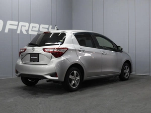 Хетчбэк Toyota Vitz 2017 года, 1000000 рублей, Омск