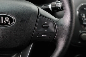 Седан Kia Rio 2013 года, 869000 рублей, Омск