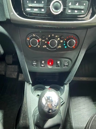 Седан Renault Logan 2018 года, 990000 рублей, Нижневартовск