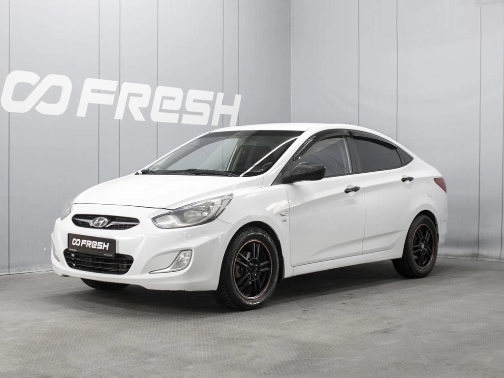 Седан Hyundai Solaris 2014 года, 840000 рублей, Омск