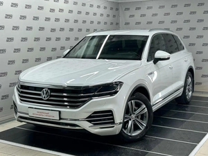 Внедорожник Volkswagen Touareg 2018 года, 3975000 рублей, Красноярск