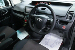 Минивэн Toyota Noah 2011 года, 1498000 рублей, Солонцы