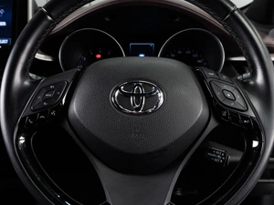 Внедорожник Toyota C-HR 2018 года, 2140000 рублей, Тюмень