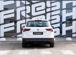 Внедорожник Volkswagen Tiguan 2018 года, 2299000 рублей, Краснодар