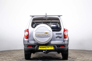 Внедорожник Chevrolet Niva 2015 года, 739000 рублей, Пермь