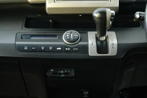 Минивэн Honda Freed 2013 года, 1189000 рублей, Омск