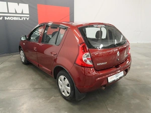 Хэтчбек Renault Sandero 2011 года, 630000 рублей, Курск