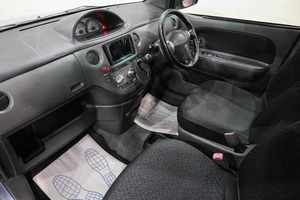 Минивэн Toyota Sienta 2012 года, 859000 рублей, Новокузнецк