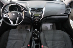 Хетчбэк Hyundai Solaris 2012 года, 639000 рублей, Омск