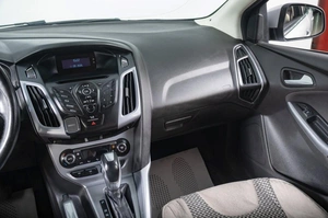 Хетчбэк Ford Focus 2012 года, 1029000 рублей, Томск