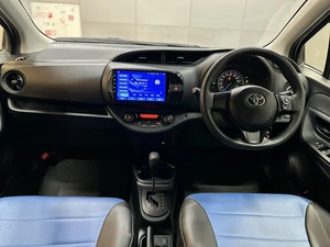 Хетчбэк Toyota Vitz 2017 года, 1197000 рублей, Красноярск