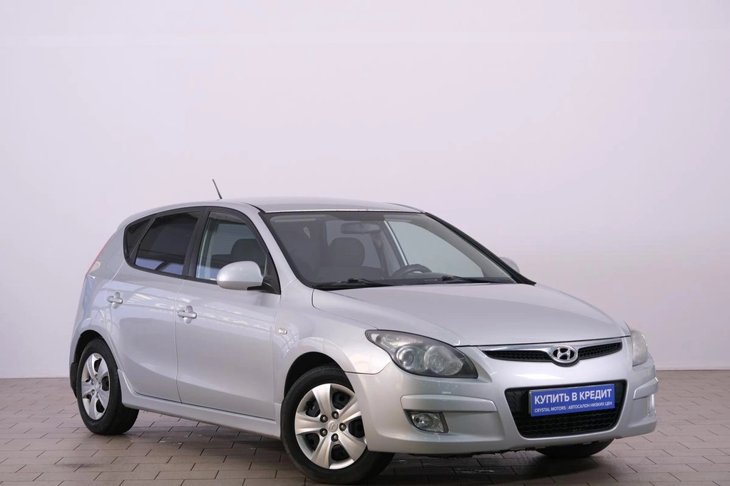Хетчбэк Hyundai i30 2011 года, 729000 рублей, Омск