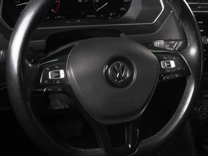 Внедорожник Volkswagen Tiguan 2018 года, 2876000 рублей, Красный Пахарь