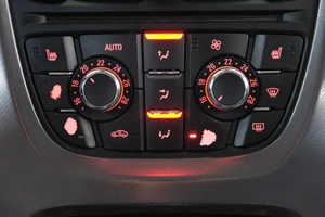 Хетчбэк Opel Astra 2011 года, 779000 рублей, Омск