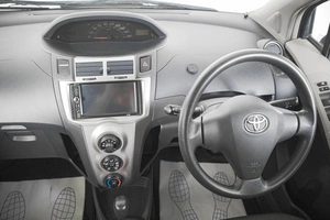 Хетчбэк Toyota Vitz 2009 года, 679000 рублей, Кемерово