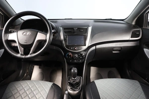 Седан Hyundai Solaris 2014 года, 749000 рублей, Новосибирск