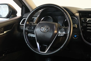 Седан Toyota Camry 2018 года, 2749000 рублей, Омск