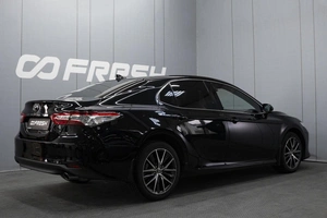 Седан Toyota Camry 2022 года, 2850000 рублей, Омск