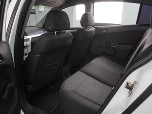 Седан Opel Astra 2010 года, 599000 рублей, Воронеж