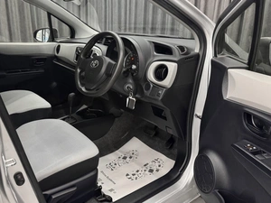 Хетчбэк Toyota Vitz 2013 года, 690000 рублей, Красноярск